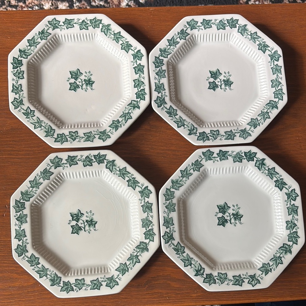 Green Ivy Pattern Plate - Picture 2 of 8